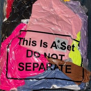 A pack beanies Girls